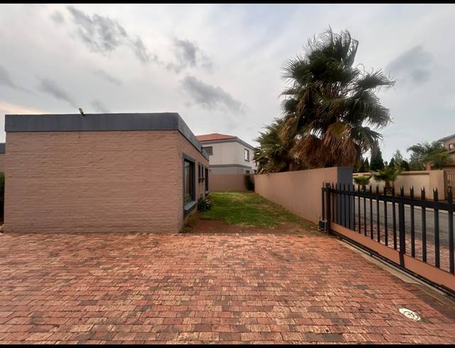 5 BEDROOM HOUSE FOR SALE IN VANDERBIJLPARK SE 8